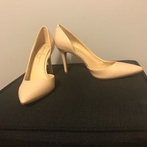 Pointed toe heel heels